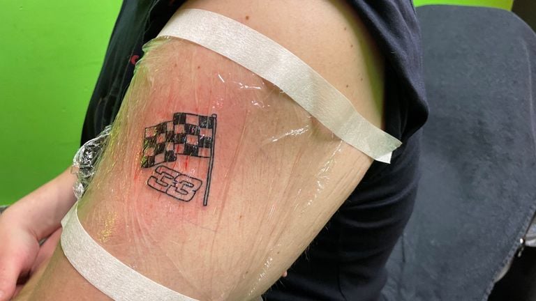 Het resultaat: een heuse Max Verstappen-tattoo (foto: René van Hoof).
