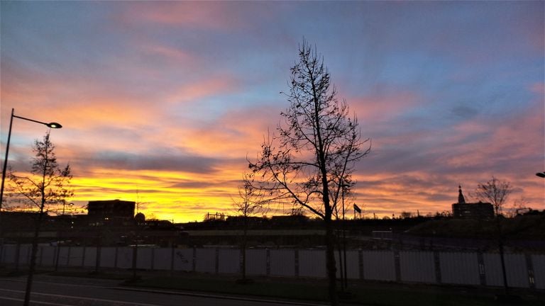 Ook een fraaie zonsopkomst in Breda (foto: Henk Voermans)