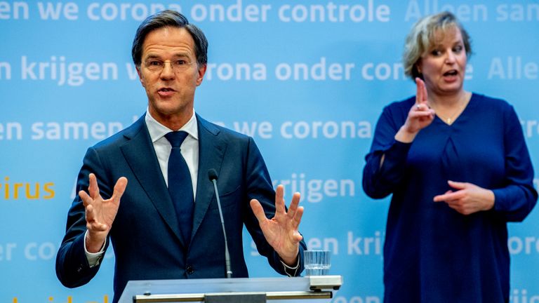 Premier Mark Rutte tijdens een van de vele persconferenties over de coronacrisis (foto: ANP 2021/Robin Utrecht).