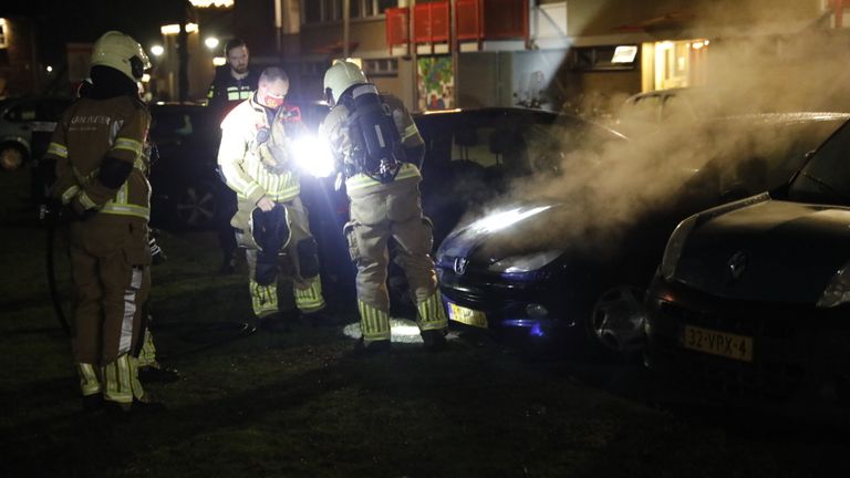 In Bergen op Zoom stond een auto in brand. Foto: Christiaan Traets/SQ Vision.