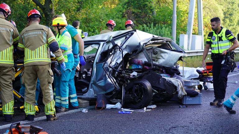 Het ongeluk op de A27 gebeurde rond halfacht zondagochtend (foto: Jeroen Stuve/SQ Vision).