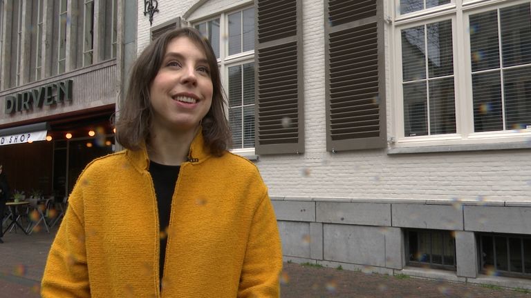 Helewise Berger van het Noordbrabants Museum voor het pand Keizersgracht 15 in Eindhoven. (foto: Raoul Cartens)