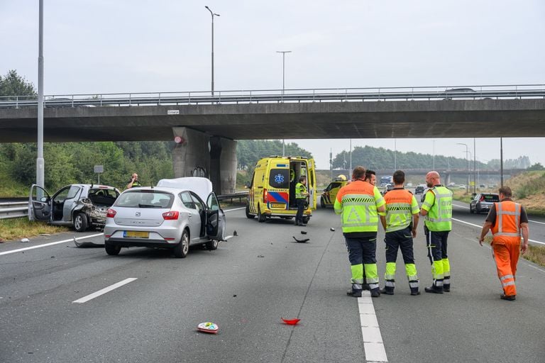 De ravage na het ongeluk (foto: Tom van der Put/SQ Vision).