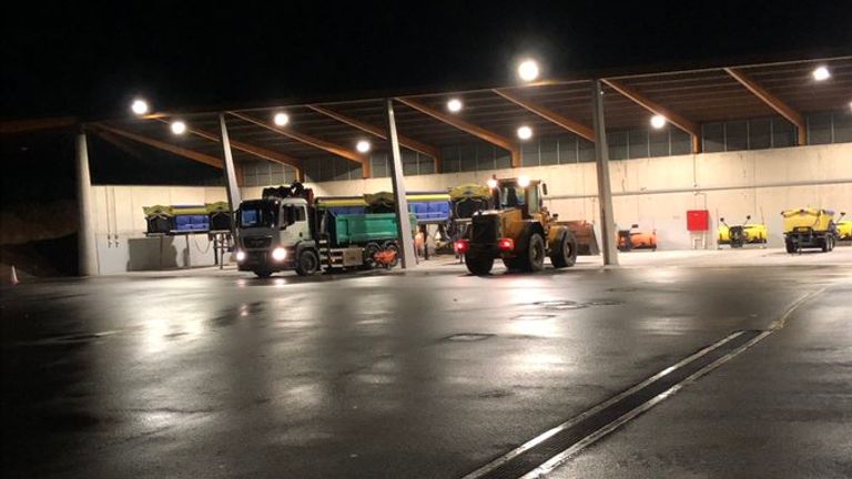 Strooiwagens rijden af en aan (foto: Rijkswaterstaat).