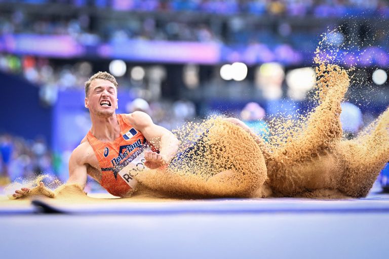 Sven Roosen sprong naar een afstand van 7,56 meter (foto: ANP 2024/Kirill Kudravtsev AFP).