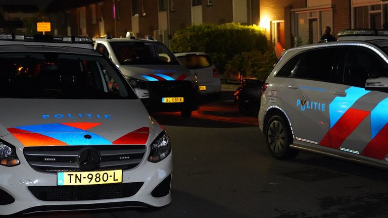 Veel politie op straat na de melding van een schietpartij in Roosendaal (foto: Jeroen Stuve/SQ Vision).