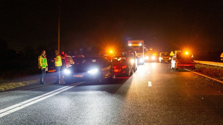 Het ongeluk op de A59 bij Terheijden leidde tot een ravage op de weg (foto: Mathijs Bertens/SQ Vision).