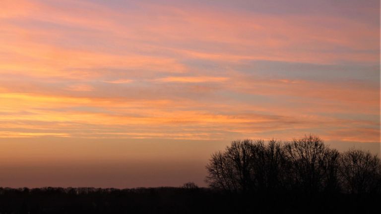 Een prachtige zonsopkomst donderdag in Waalwijk (foto: Martha Kivits).