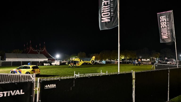 De hulpdiensten op het festivalterrein in Haaren (foto: Toby de Kort/SQ Vision).