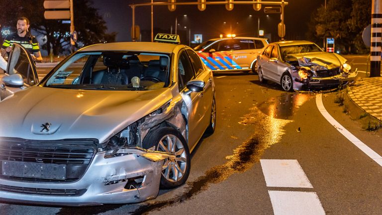 Hoe het ongeluk op de Blaakweg in Tilburg kon gebeuren, wordt onderzocht (foto: Jack Brekelmans/SQ Vision).
