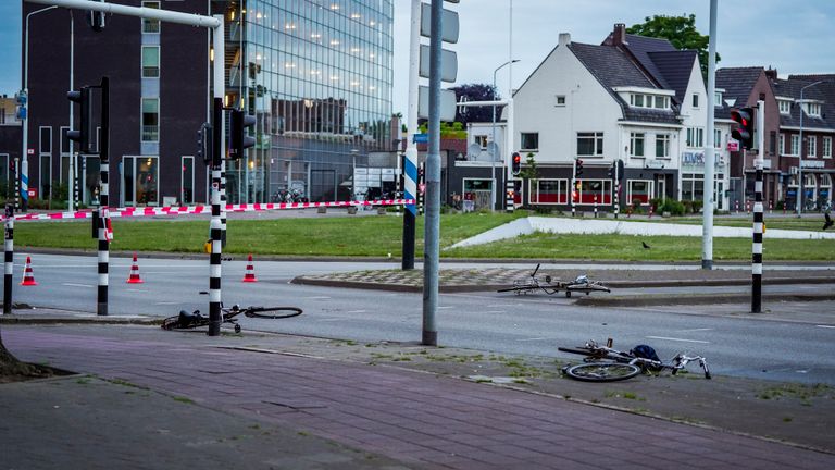 De slachtoffers zouden op de fiets de kruising hebben overgestoken toen de automobilist hen raakte (foto: SQ Vision).