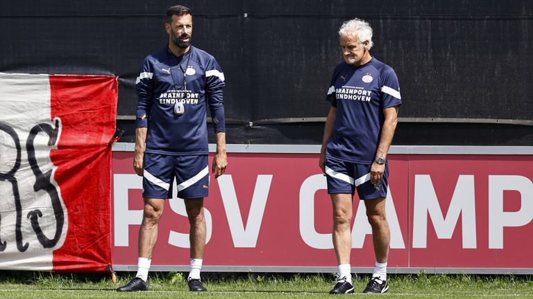 Ruud van Nistelrooij met assistent Fred Rutten (Foto: ANP)