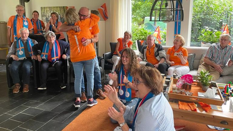 Vreugde bij Sanne Voets thuis in Berghem na de gouden medaille (foto: Tonnie Vossen).