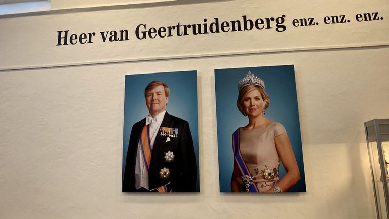 Willem-Alexander afgebeeld als Heer van Geertruidenberg op oude kerkmuur