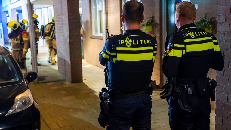 Het kostte de brandweer moeite het huis in Oss binnen te komen (foto: Gabor Heeres/SQ Vision).