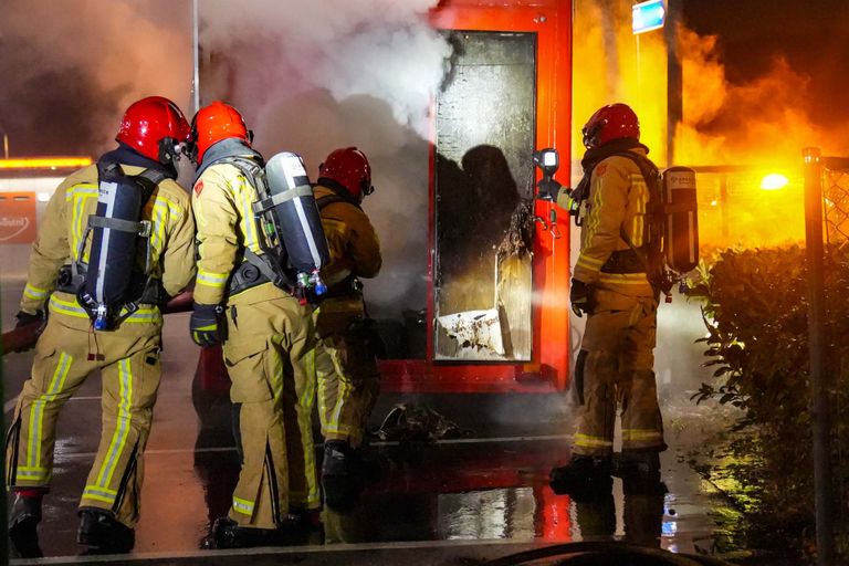 Bij de brand in Deurne kwam veel rook vrij (foto: Harrie Grijseels/SQ Vision).