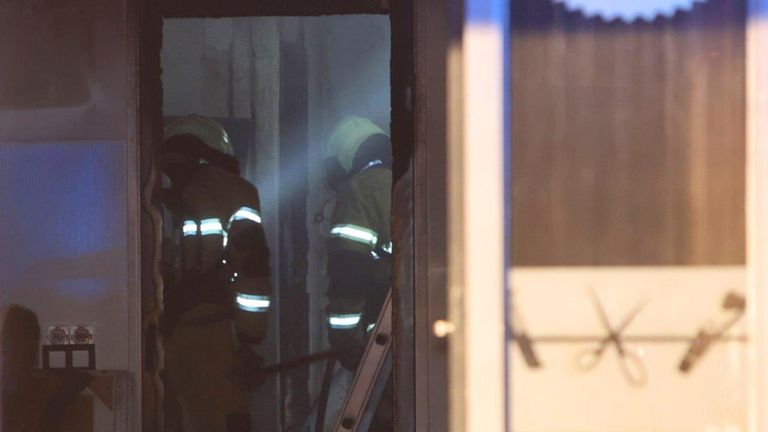 De brandweer had de brand in kapsalon Alanya in Den Bosch snel onder controle (foto: Bart Meesters).