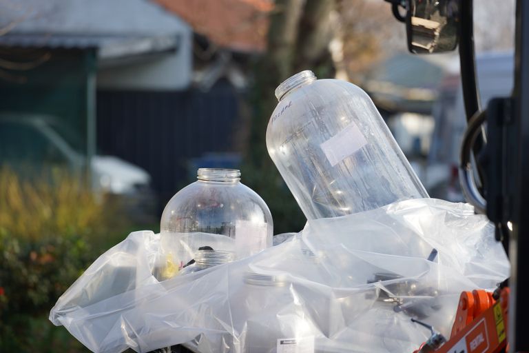 Een deel van de zaken die in de schuur werden gevonden (foto: Jeroen Stuve/SQ Vision).