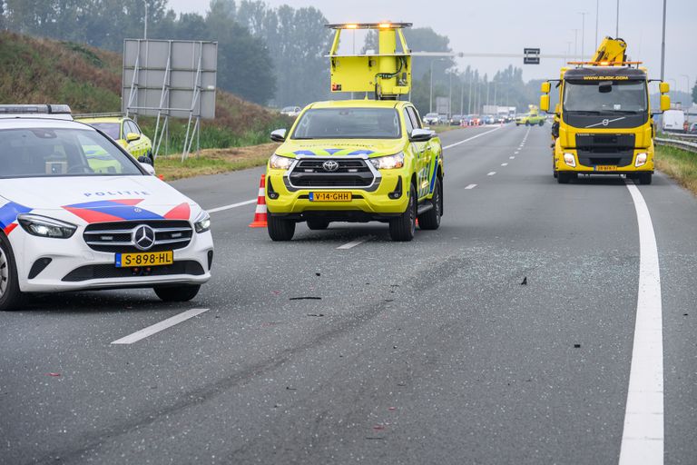 Er moest ook een bergingsbedrijf worden ingeschakeld (foto: Tom van der Put/SQ Vision).