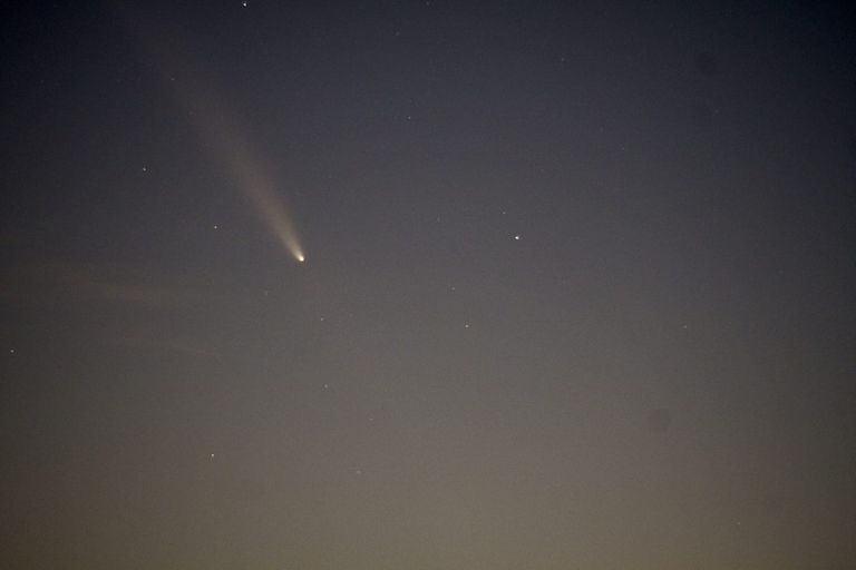 De komeet boven Den Bosch (foto: Robert de Gronckel).