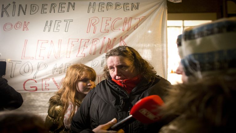 Inwoners Leiden protesteren tegen L. (Foto: archief ANP).