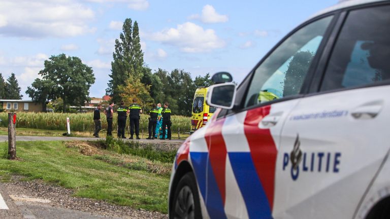 Het slachtoffer is onder de grasmaaier terechtgekomen (foto: Pim Verkoelen - SQ Vision Mediaprodukties).