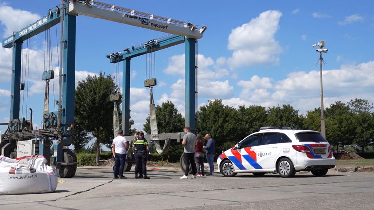 De haven van Drimmelen na de vondst van de auto. 