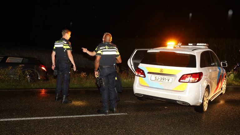 Agenten hielden de dronken man in Boekel aan (foto: Kevin Kanters/SQ Vision).