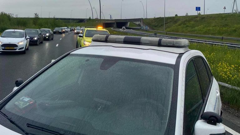 De hulpverleners kwamen af op een ongeluk op de A2 bij Eindhoven (foto: Facebook politie Best-Oirschot).