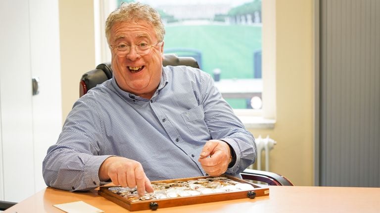 Karel de Geus is verguld met het recordbedrag voor de zeldzame Nederlandse cent. (Foto: Karel de Geus Muntveilingen)