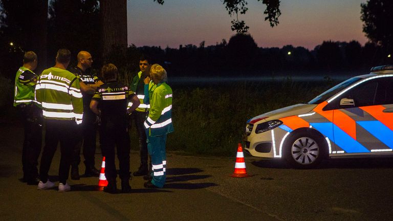 Verschillende hulpdiensten werden na het ongeluk in Gemonde opgeroepen (foto: Sander van Gils / SQ Vision).