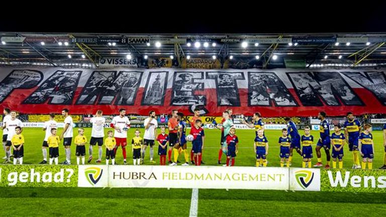 Sfeeractie voorafgaand aan wedstrijd NAC Breda - RKC Waalwijk (foto: Eye4images).