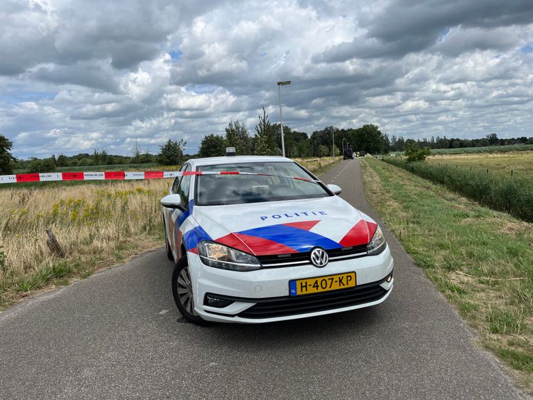 De politie heeft de omgeving van het Halve Zolenpad afgezet voor onderzoek (foto: Jeroen Stuve/SQ Vision).