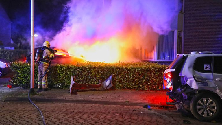 Felle brand na het ongeluk (foto: Gabor Heeres / SQ Vision).