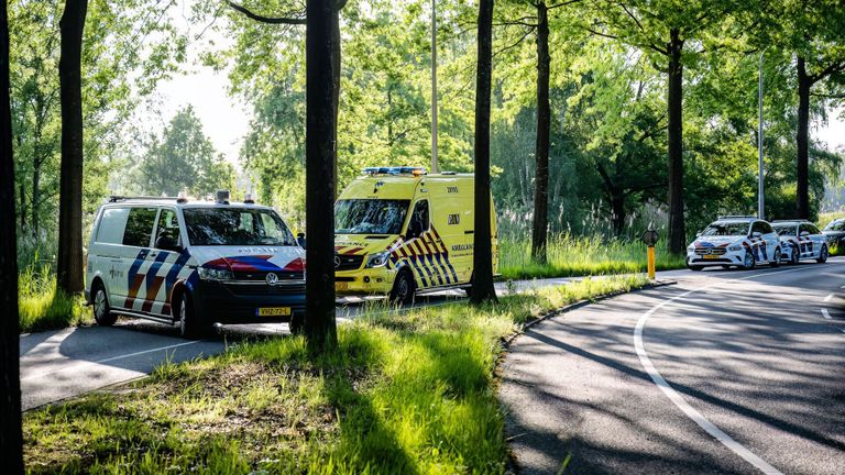 De Moersedreef werd na de botsing tjidelijk afgesloten voor het verkeer (foto: Jack Brekelmans/SQ Vision).