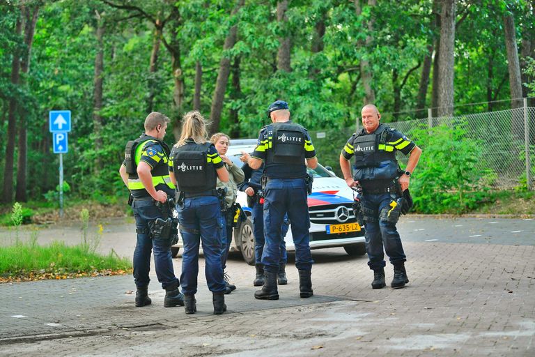 De politie zoekt verder (foto: Rico Vogels/SQ Vision)