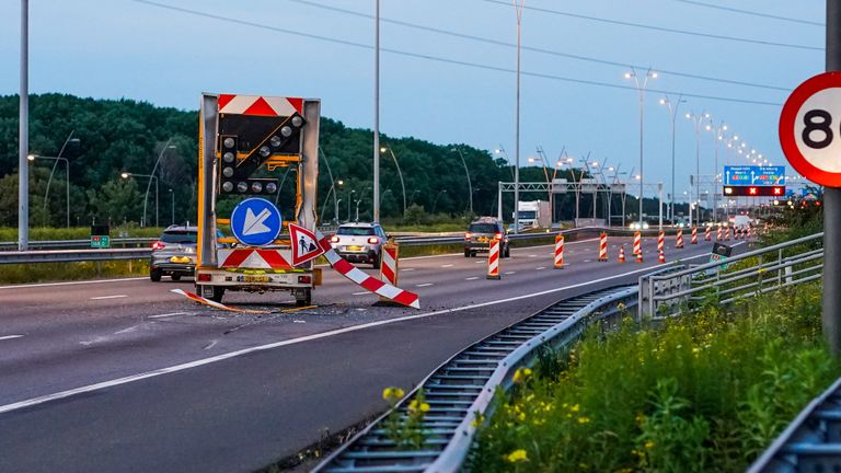 De aangereden pijlwagen op de A2 (foto: Dave Hendriks/SQ Vision).