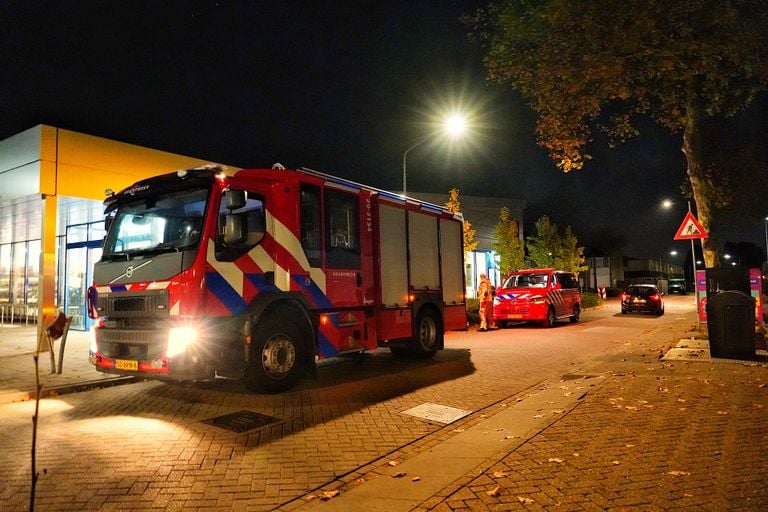 De brandweer heeft metingen gedaan (foto: Jeroen Stuve/SQ Vision).