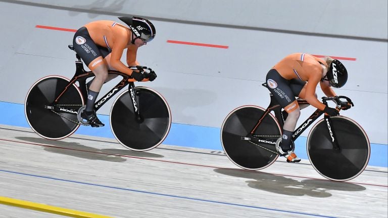 Met Kyra Lamberink op weg naar zilver op de teamsprint (foto: ANP / Sander Chamid).