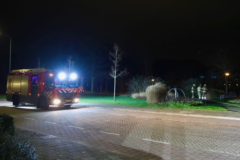 De vuurwerkrestanten waren al zodanig opgebrand dat de brandweer niet in actie hoefde te komen (foto: Sander van Gils/SQ Vision).