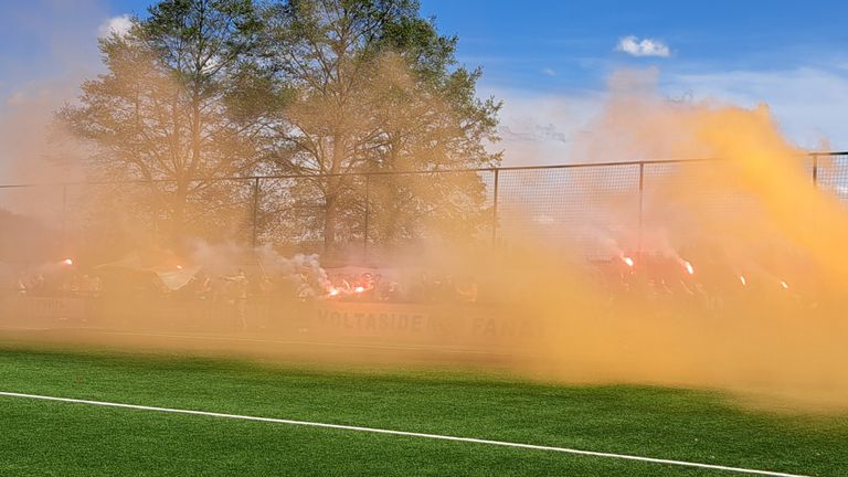 Vuurwerk van de RBC-supporters. (Foto: Leon Voskamp)