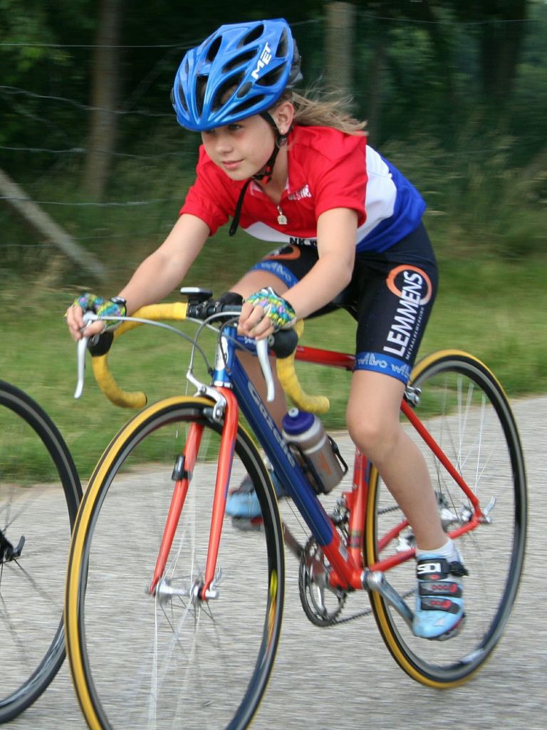 Jamie op de fiets, als 8-jarige (privéfoto).