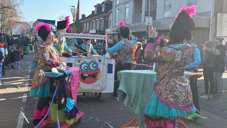 Optocht in Peeënrijk (foto: Loïs Verkooijen).