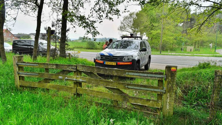 Een gebied rondom de vindplaats van de bom in Valkenswaard is afgezet (foto: Rico Vogels/SQ Vision).