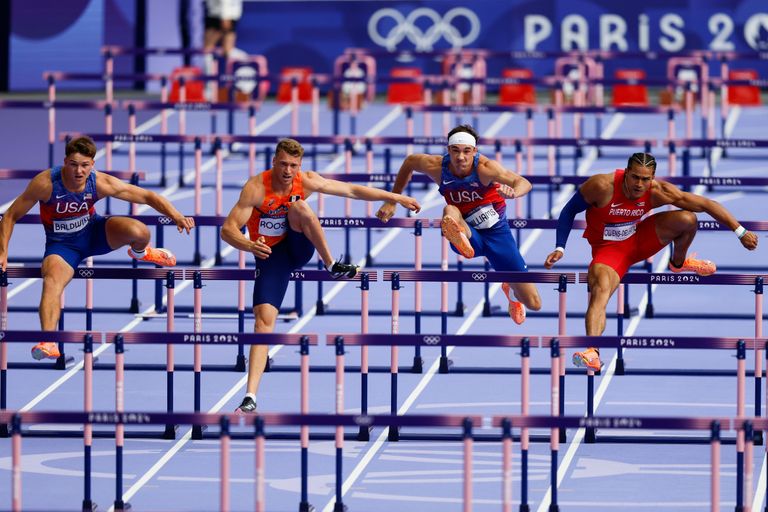 Sven Roosen (tweede van links) ook sterk op het onderdeel horden (foto: ANP 2024/Manuel Reino Shutterstock).