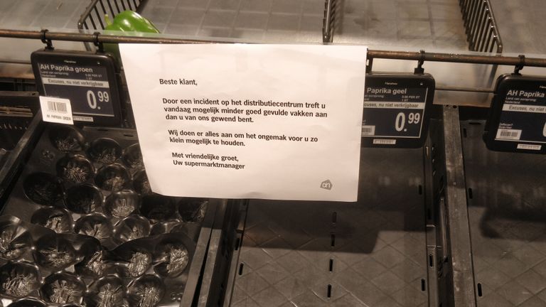 In sommige filialen hingen briefjes met uitleg (Foto: Omroep Brabant).