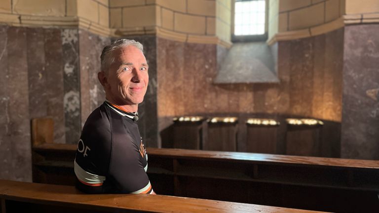 Walter Verweij in de kapel in de Steentjeskerk (foto: Rogier van Son).