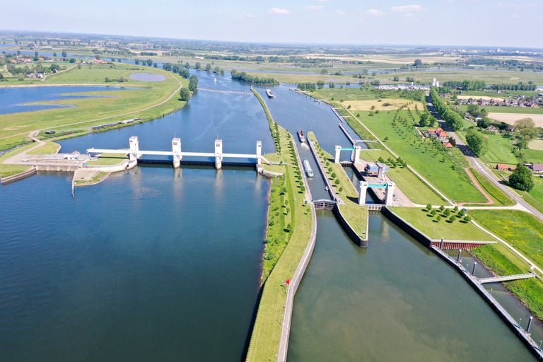 Het sluiscomplex in Lith (foto: Rijkswaterstaat).