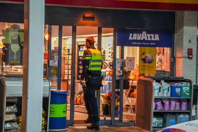 De politie doet onderzoek (foto: Dave Hendriks/SQ Vision).