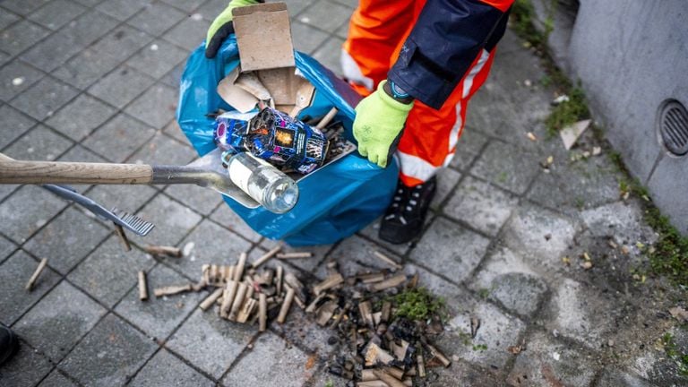 Vuurwerk op straat (Foto: ANP)